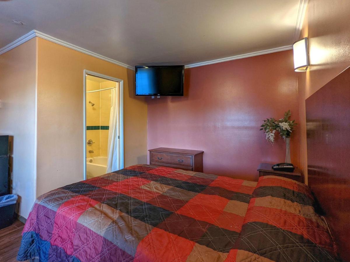 Americas Best Value Inn Oxnard-Port Hueneme Buitenkant foto